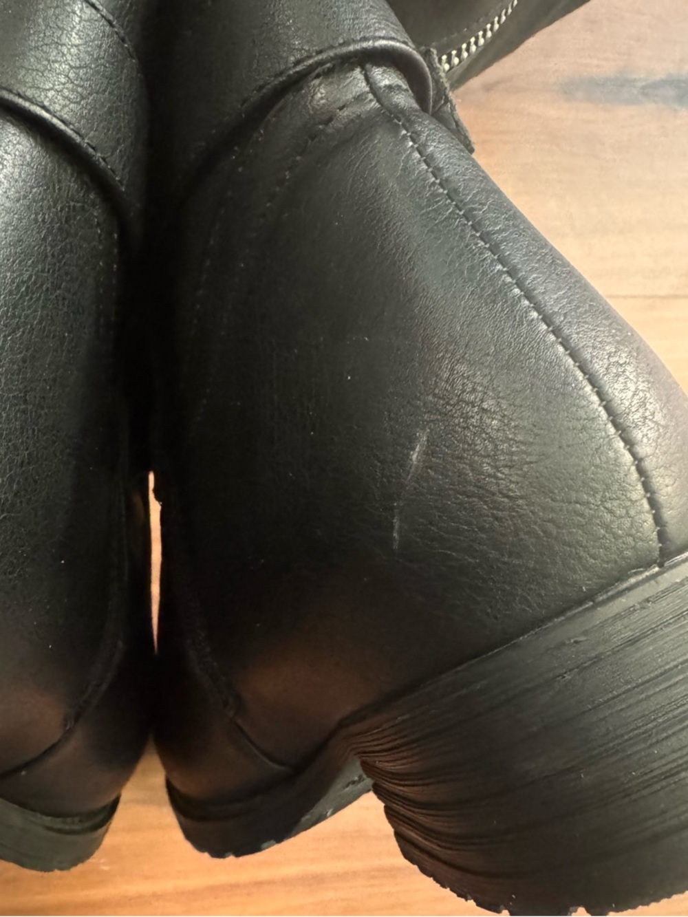 Classic Black Knee-High Women's Boots - Sleek Zipper Detail - Picture 5 of 9
